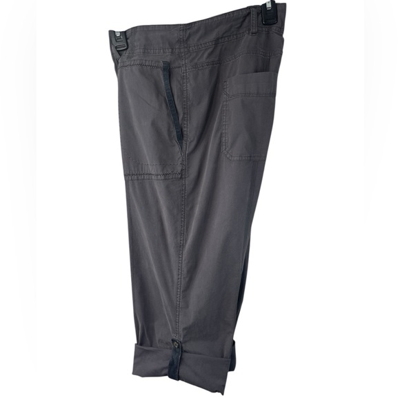 Aventura women’s cargo capri with roll tab. size 14 GUC - Picture 9 of 13